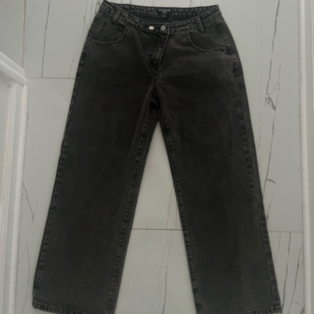 PrettyLittleThing Petite Black Denim Jeans